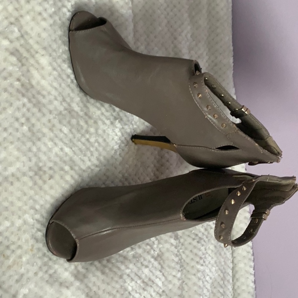 Just fab size 8.5 , 4 inch heel